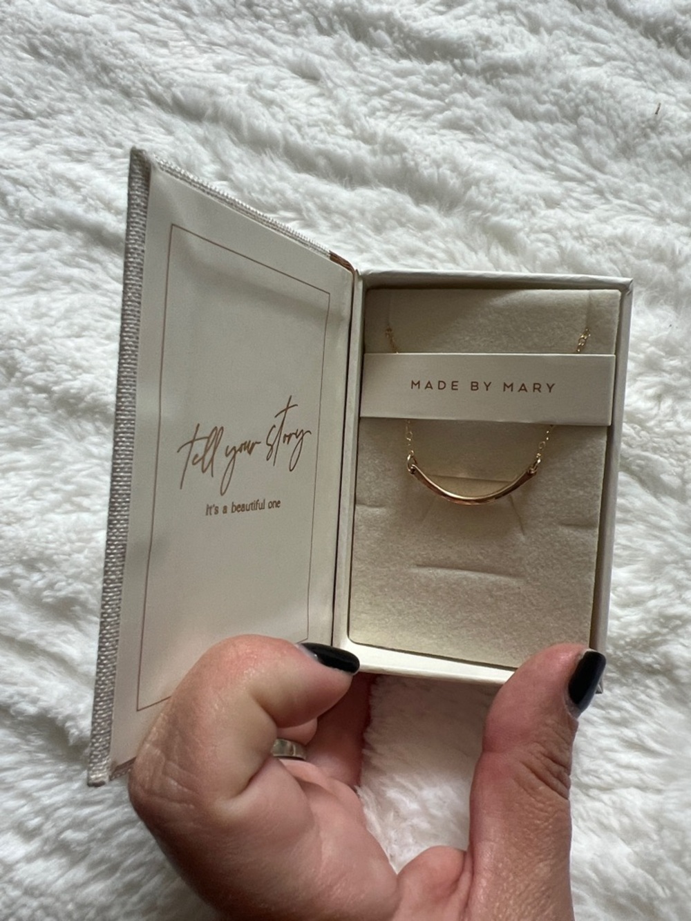 Gold Curved Bar Necklace - Elegant Women’s Jewelry